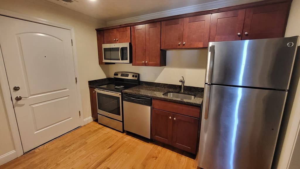 277 Pawtucket Street #2B