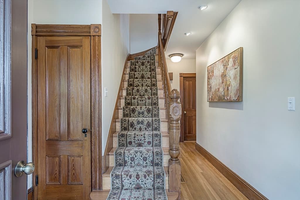7 Raymond St photo 3