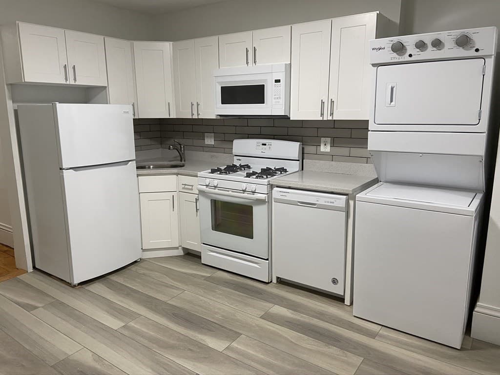 252 Windsor St. #3 photo 4