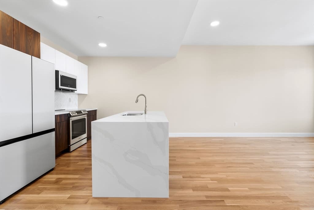 16 Taber Street #204 photo 4
