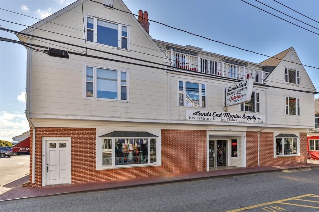 337 Commercial Street photo 2
