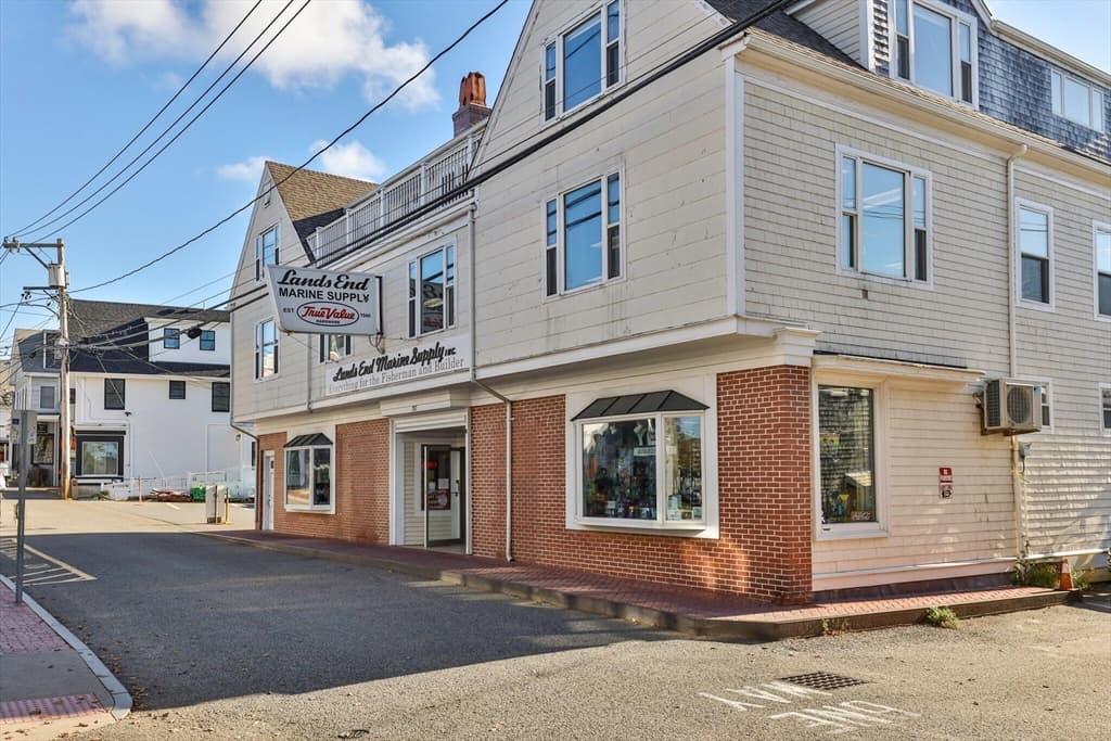 337 Commercial Street photo 3