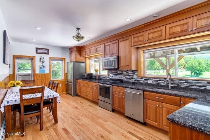 893 New Ashford Rd photo 3