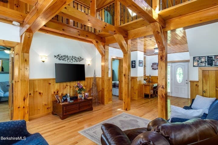 893 New Ashford Rd