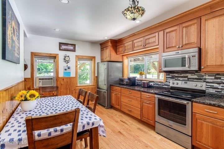893 New Ashford Rd photo 4