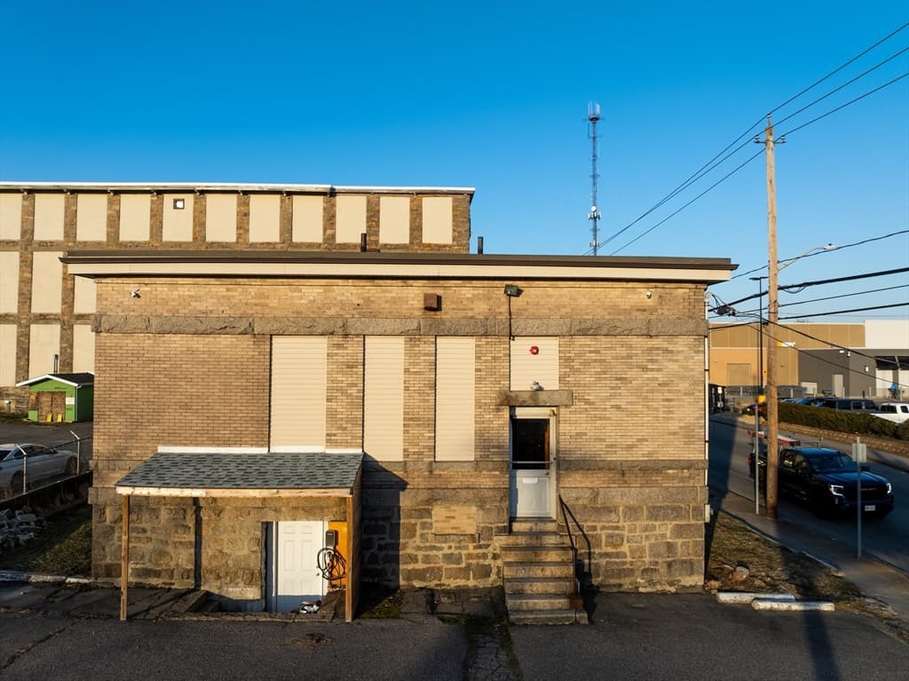 777 Quequechan St. photo 4