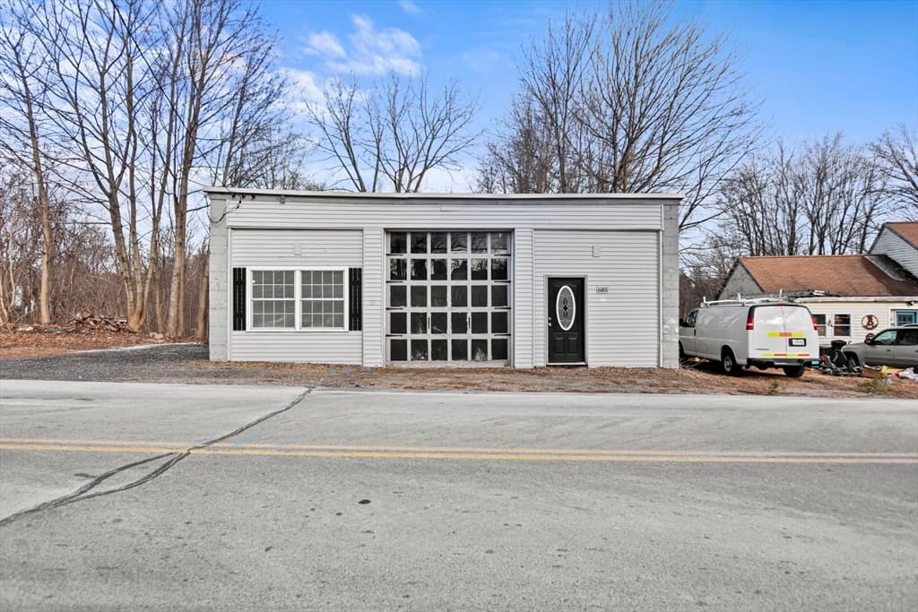 685 Pleasant St