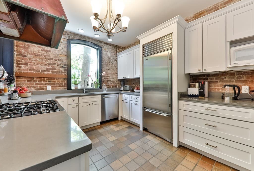 52 Kirkland St photo 3