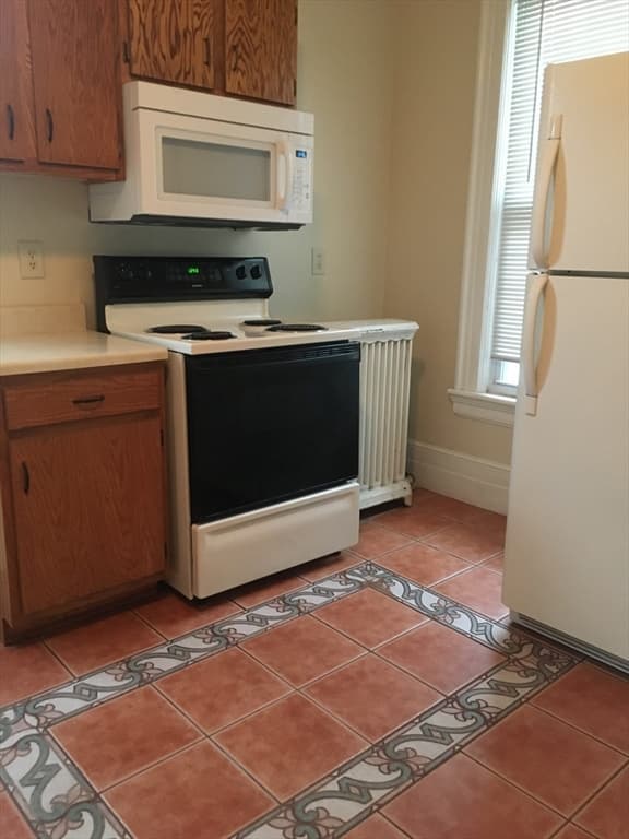 27 Salem St #2 photo 3