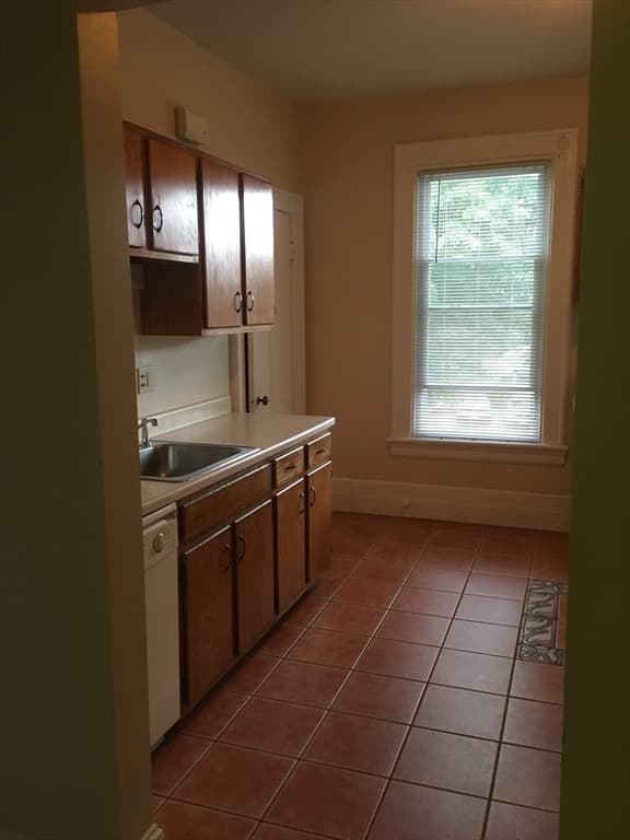 27 Salem St #2 photo 4