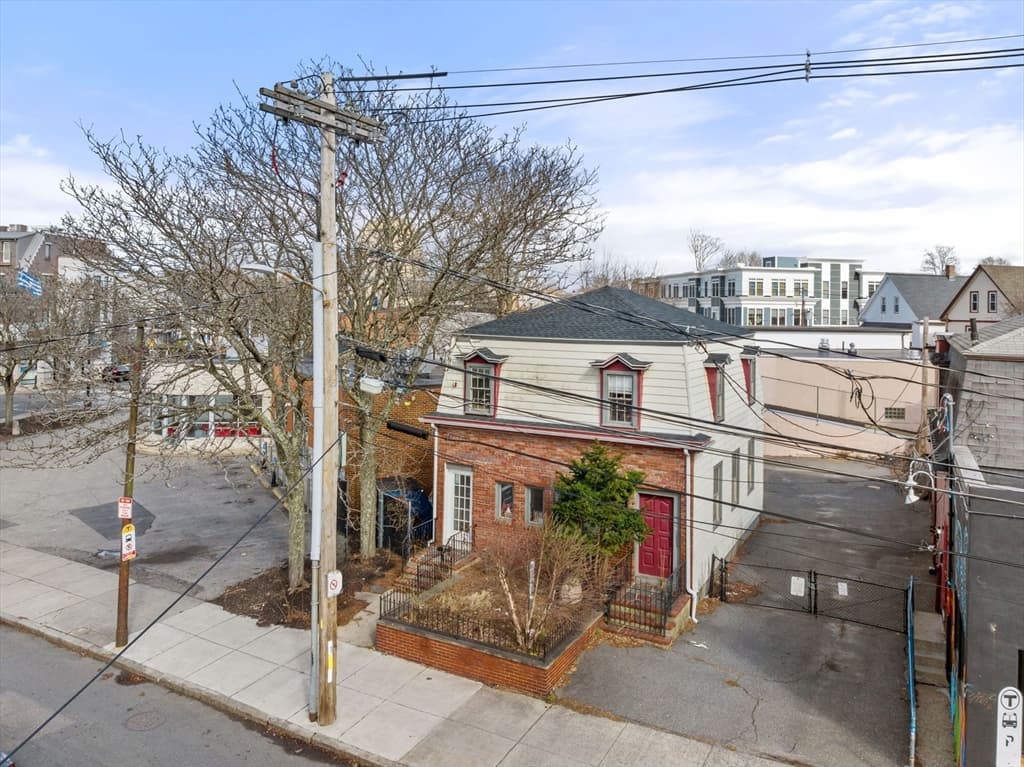 199 Elm Street photo 3