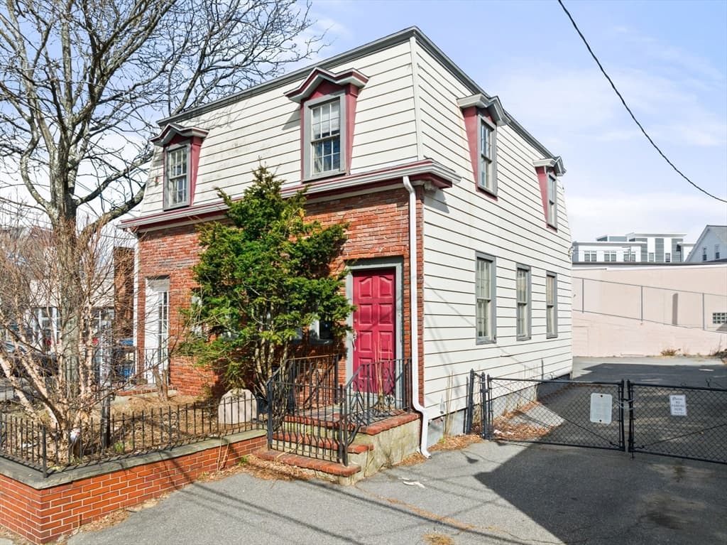 199 Elm Street photo 4