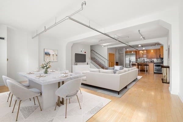 453 Washington St #8A