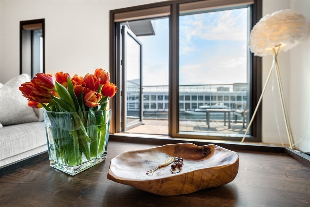 300 Pier 4 Blvd #3J photo 3