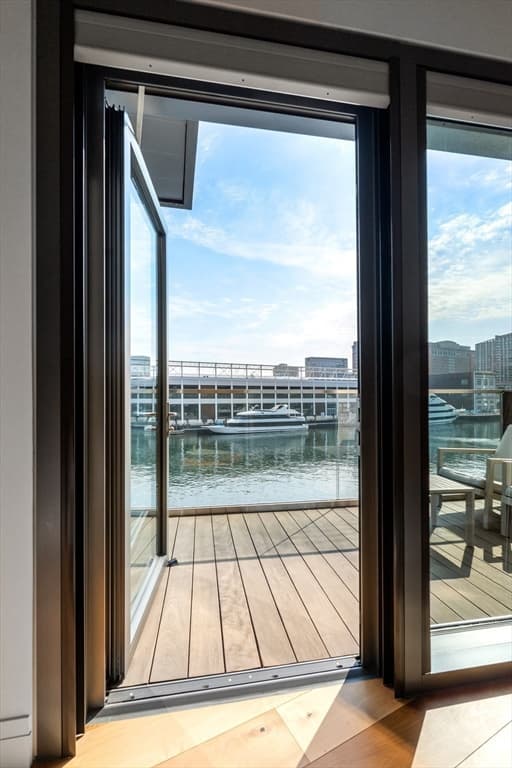 300 Pier 4 Blvd #3J photo 5