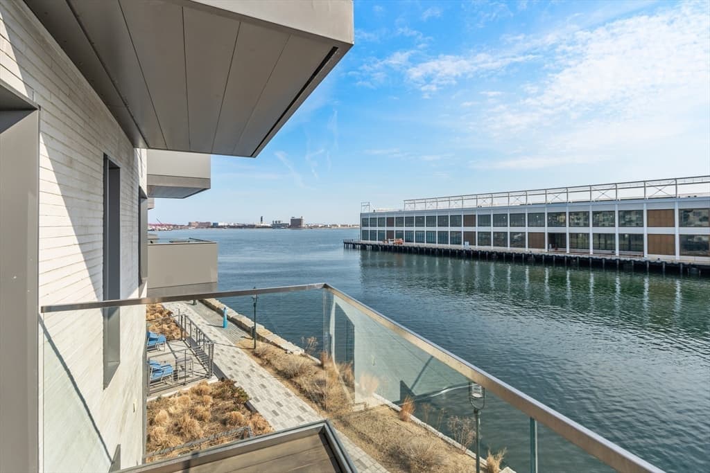 300 Pier 4 Blvd #3J photo 4