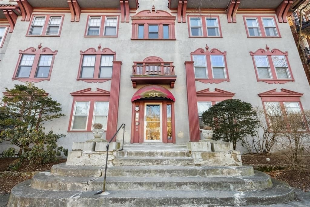 1742 Commonwealth Ave #B photo 2