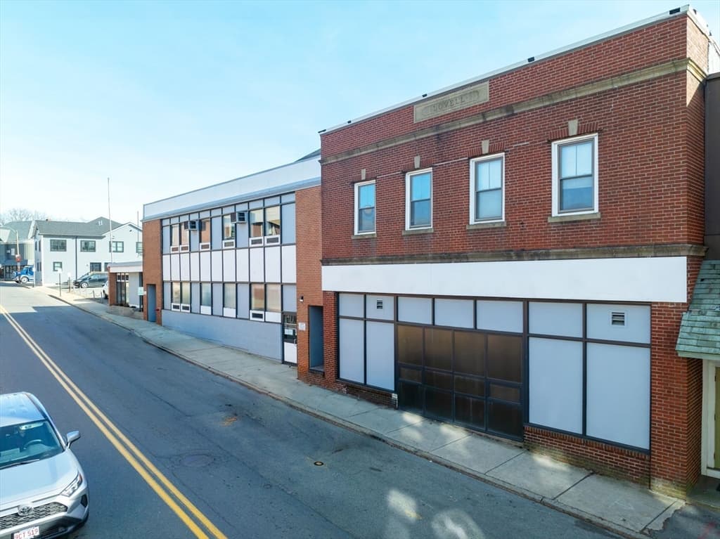 23-25 Montvale Avenue