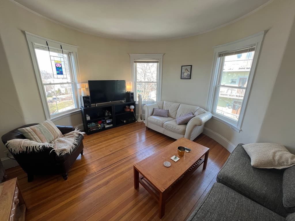 51 Ibbetson St #3 photo 2