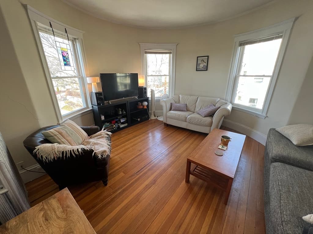 51 Ibbetson St #3