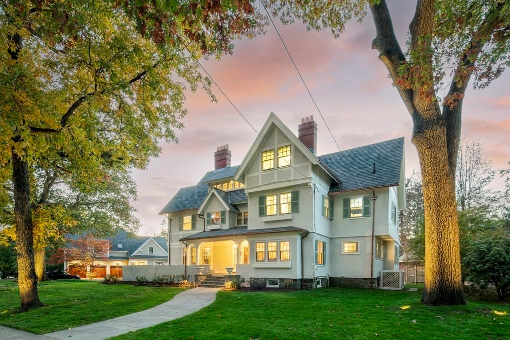 27 Everett Ave