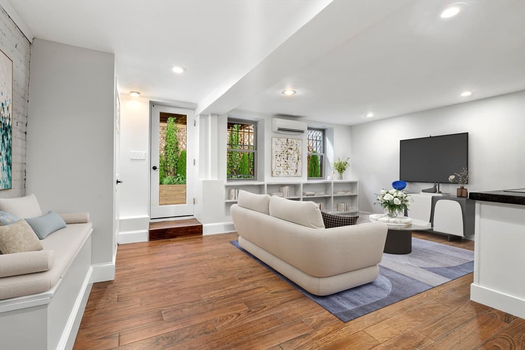 5 Albemarle St #1