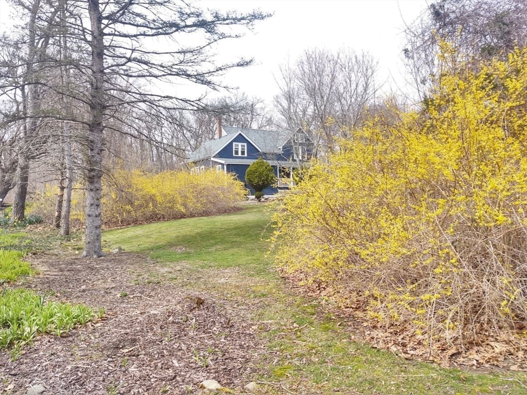 40 Hillside Ave photo 2