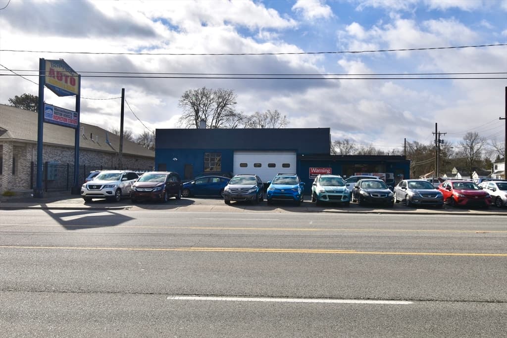 927 Boston Rd photo 2