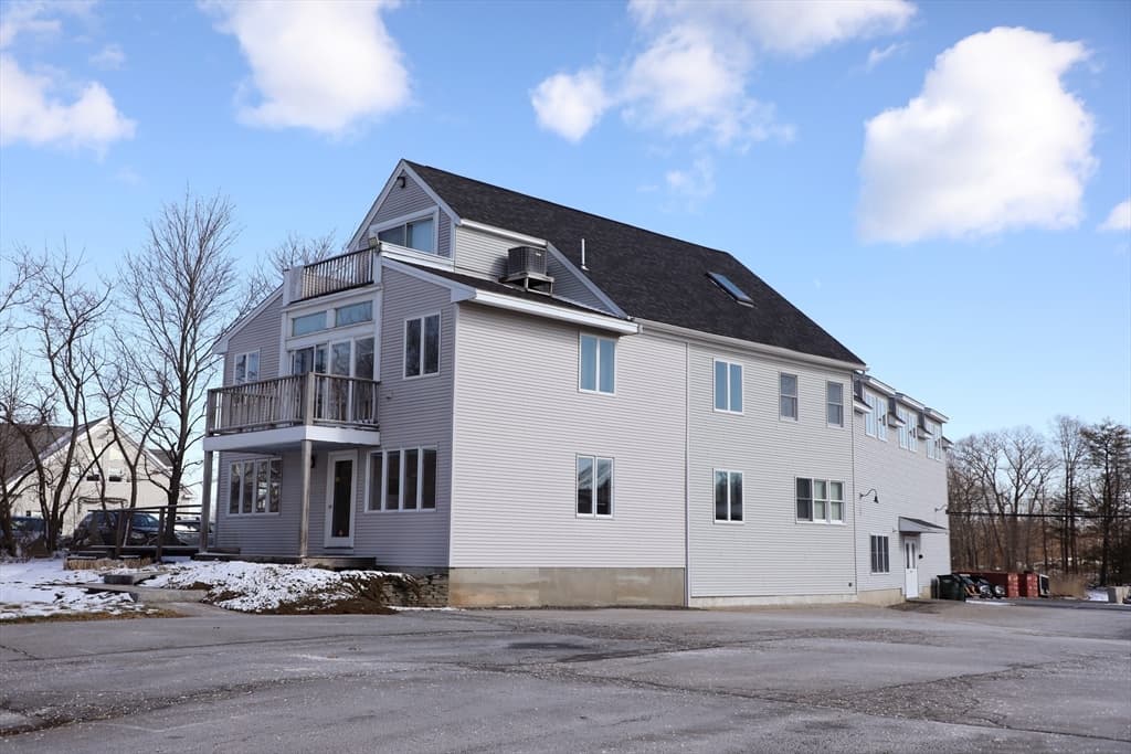 104 Bridge St. photo 2
