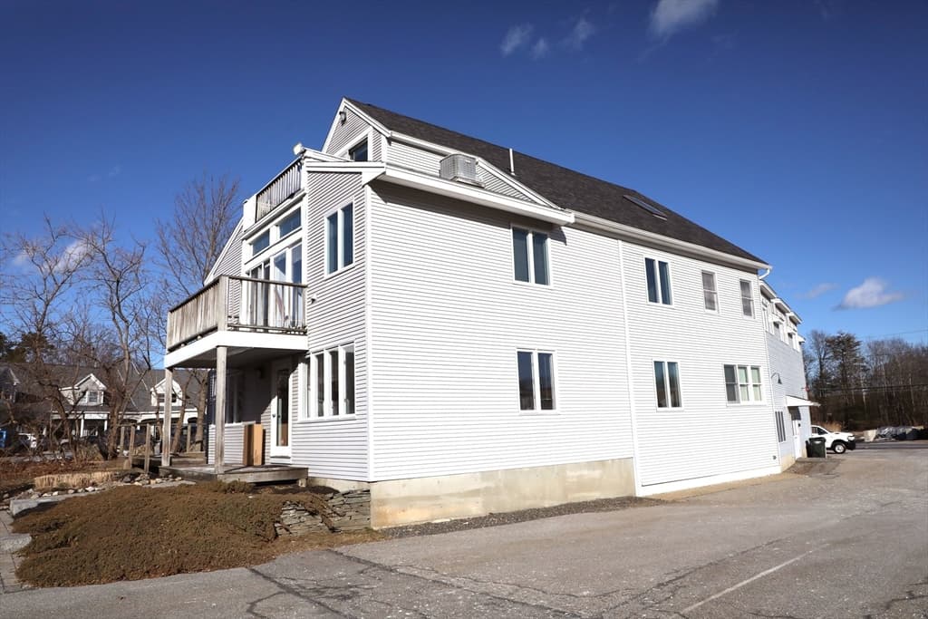 104 Bridge St. photo 3