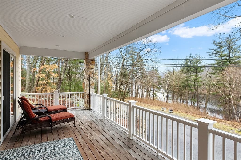 11 Cove Drive photo 3