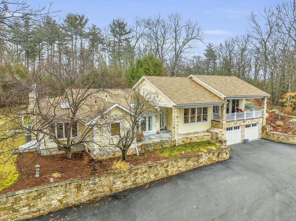 11 Cove Drive