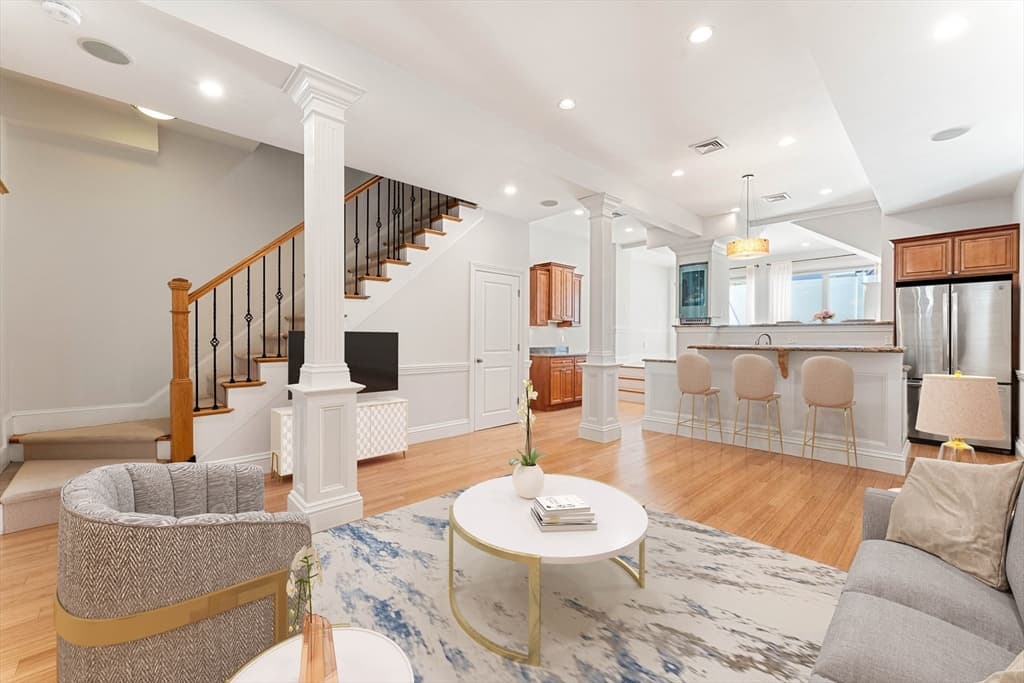 126 G St #1