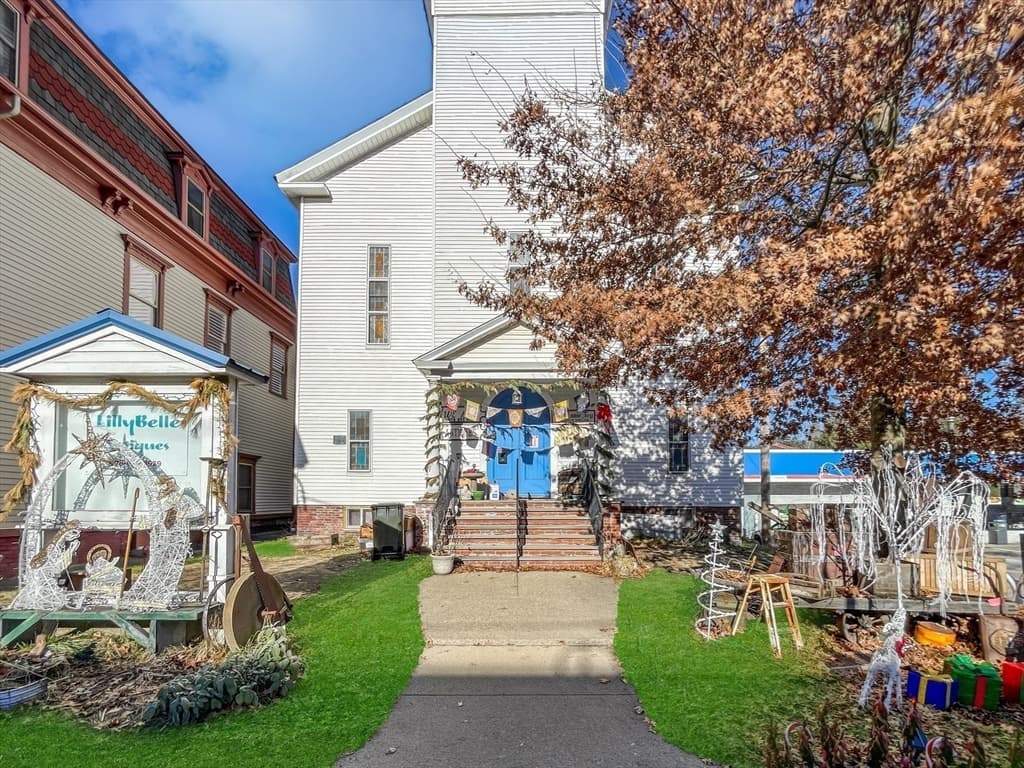 19 E Main St