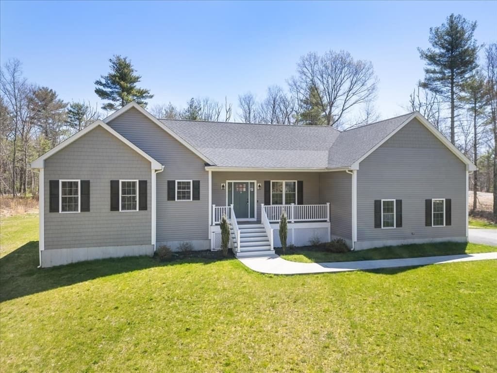 660 Hathaway Ln photo 2