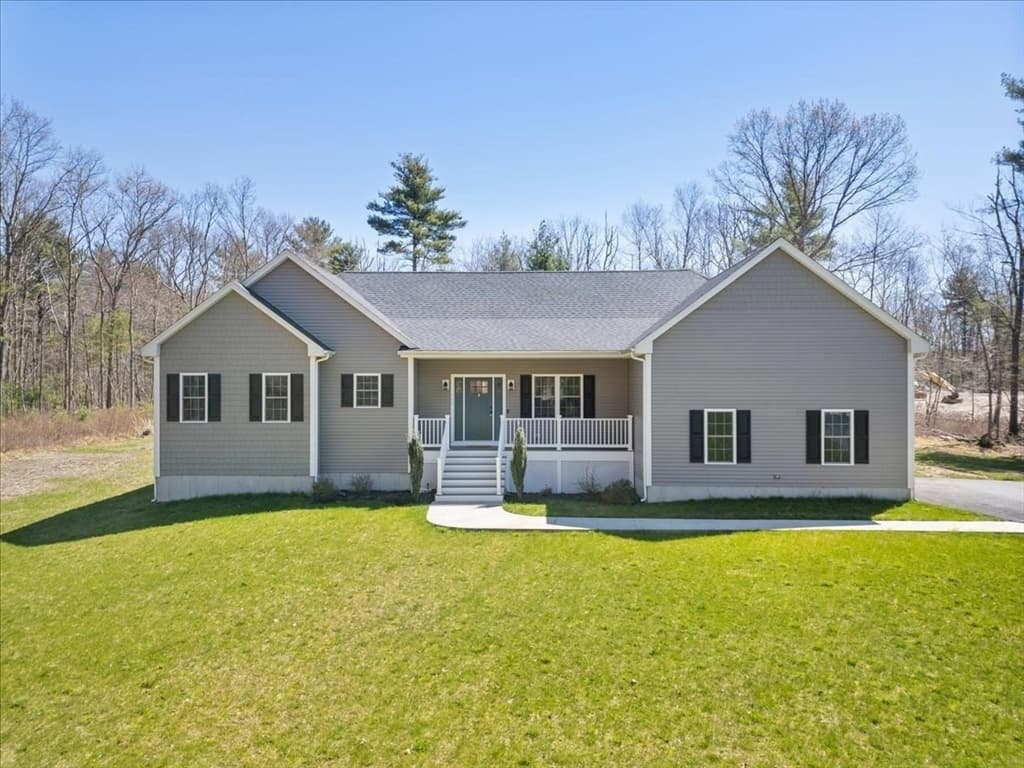 660 Hathaway Ln photo 3