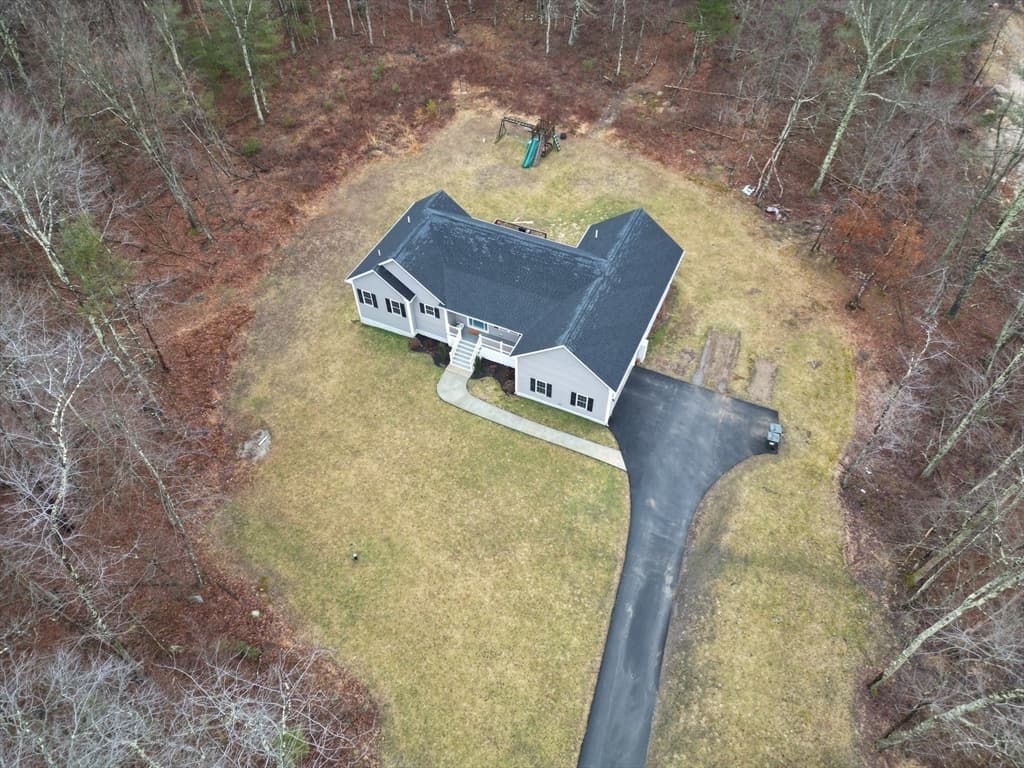 660 Hathaway Ln