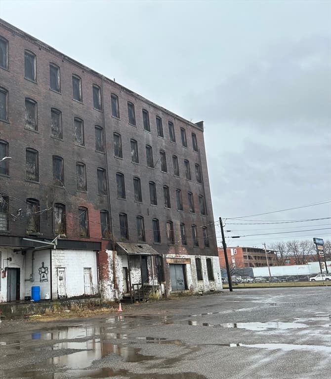130 Middle Water St photo 2