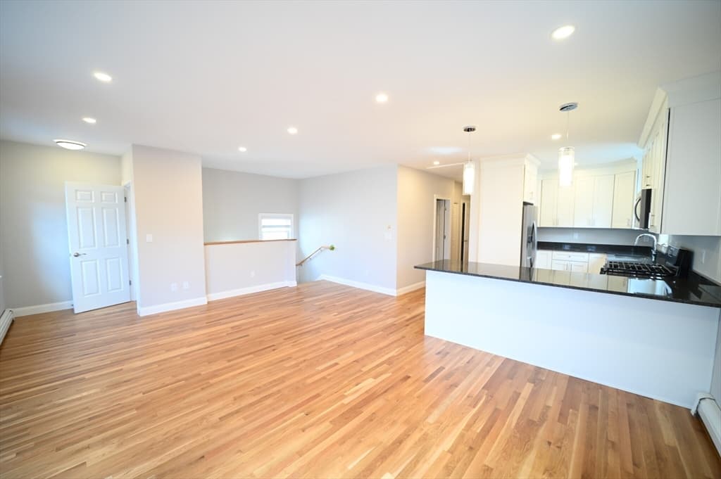 19 Roberts Street #3 photo 3