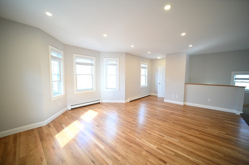 19 Roberts Street #3 photo 4