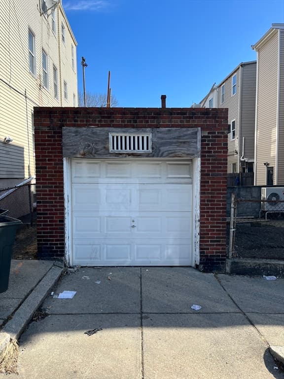 402 Saratoga #Garage