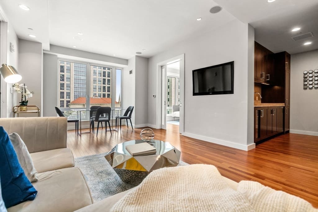 400 Stuart Street #16A photo 2