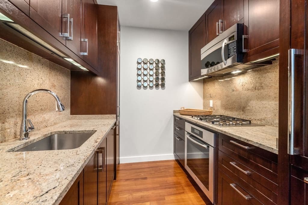 400 Stuart Street #16A photo 3