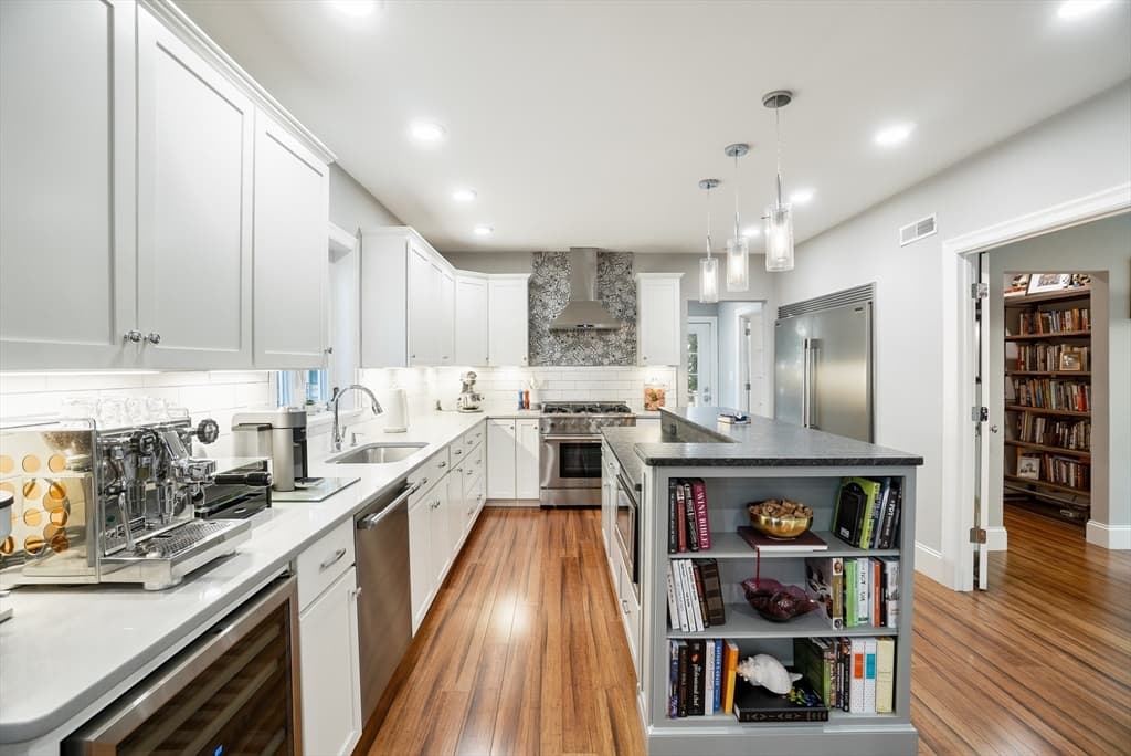 28 Teele Ave #28