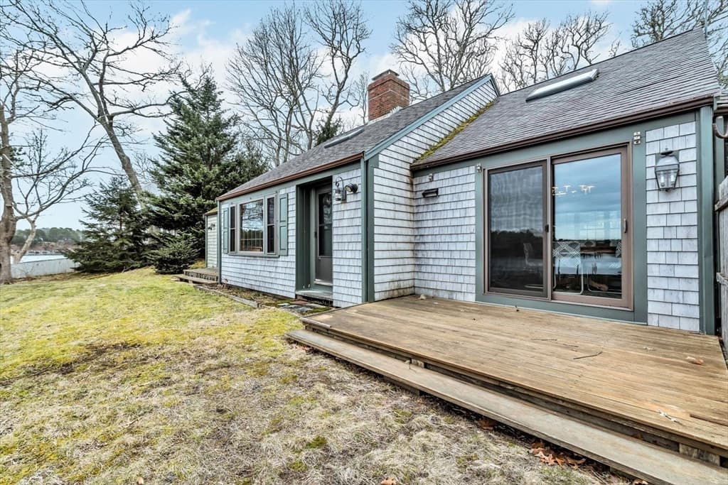 211 Cedar Tree Neck Rd photo 2