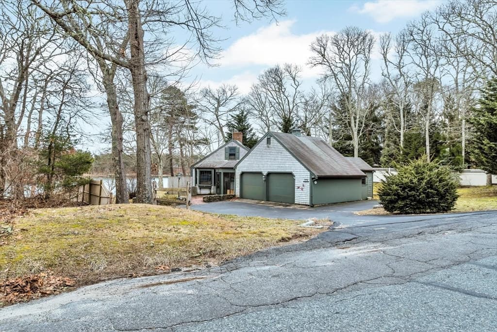 211 Cedar Tree Neck Rd photo 3