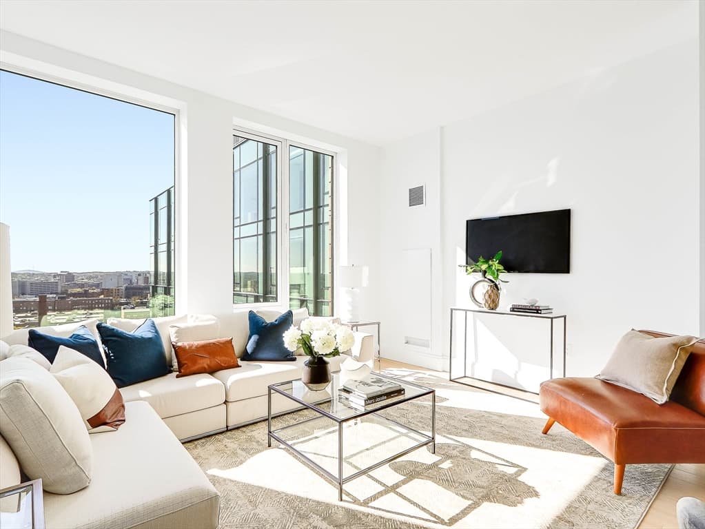 380 Harrison Avenue #14E