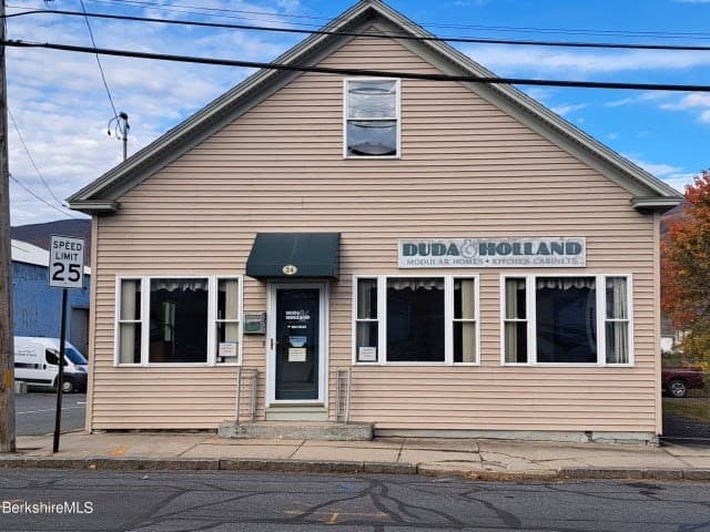 24 N Summer St