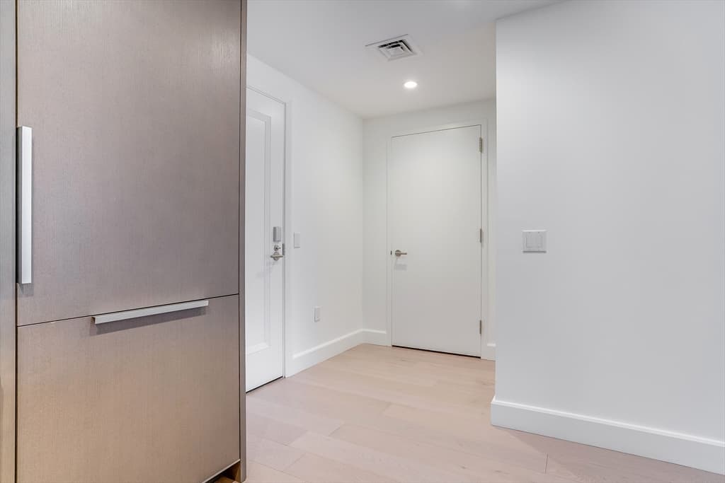 100 Lovejoy Place #9E photo 4