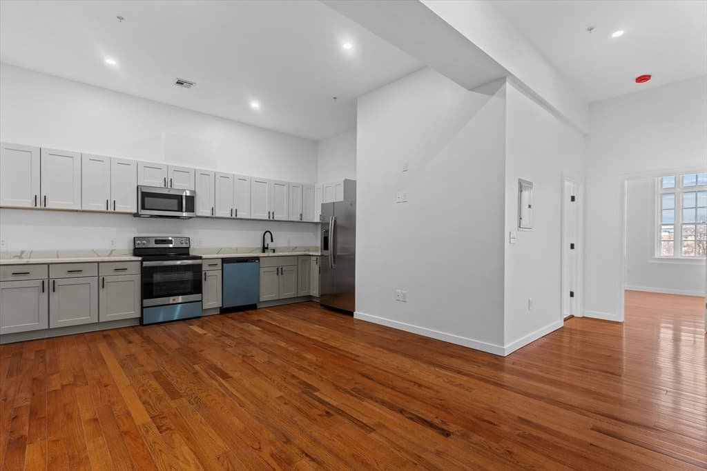 280 Essex Street #404 photo 3